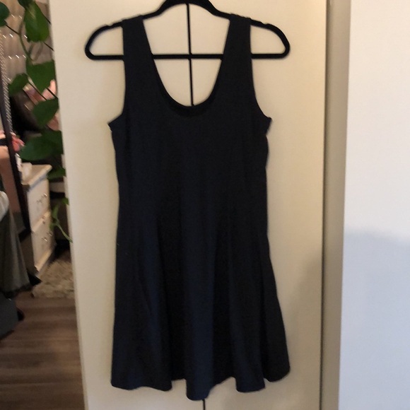 Like activewear dresses with shorts attached - Picture 4 of 6